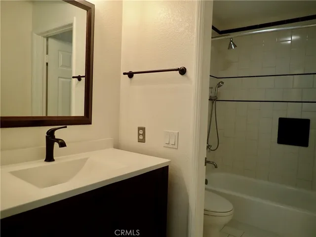 5423 Spanish Oak Lane A, Oak Park, California 91377