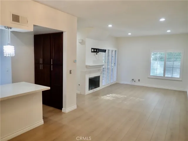 5423 Spanish Oak Lane A, Oak Park, California 91377