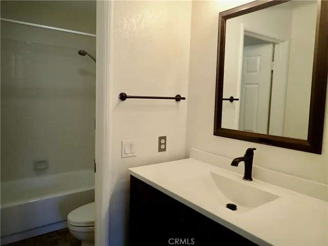 5423 Spanish Oak Lane A, Oak Park, California 91377