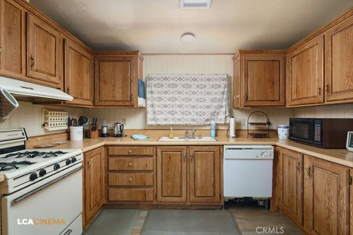 6004 Maple Avenue, Mountain Mesa, California 93240