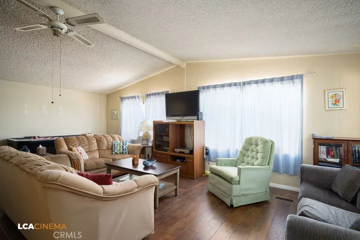 6004 Maple Avenue, Mountain Mesa, California 93240