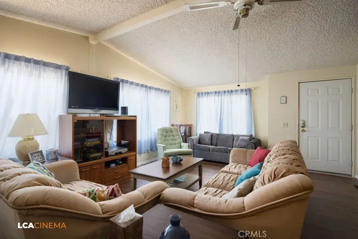 6004 Maple Avenue, Mountain Mesa, California 93240