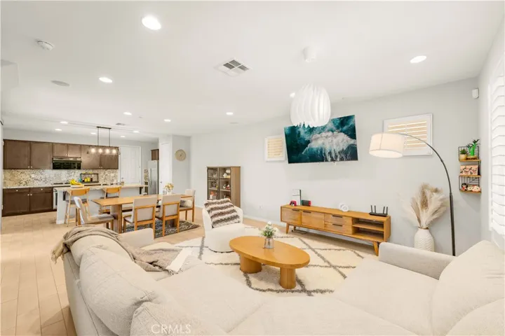 7169 Logsdon Drive, Eastvale, California 92880
