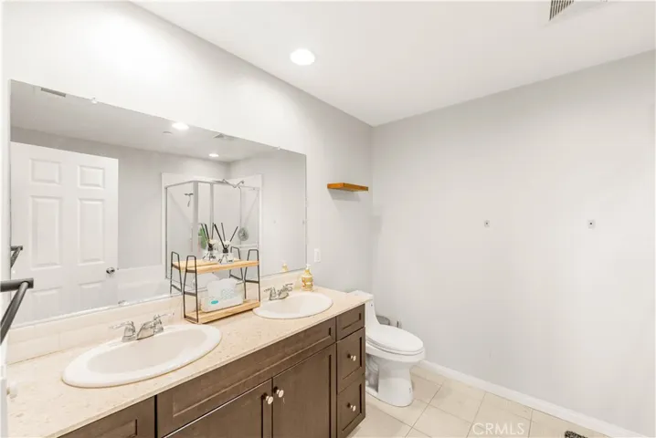 7169 Logsdon Drive, Eastvale, California 92880