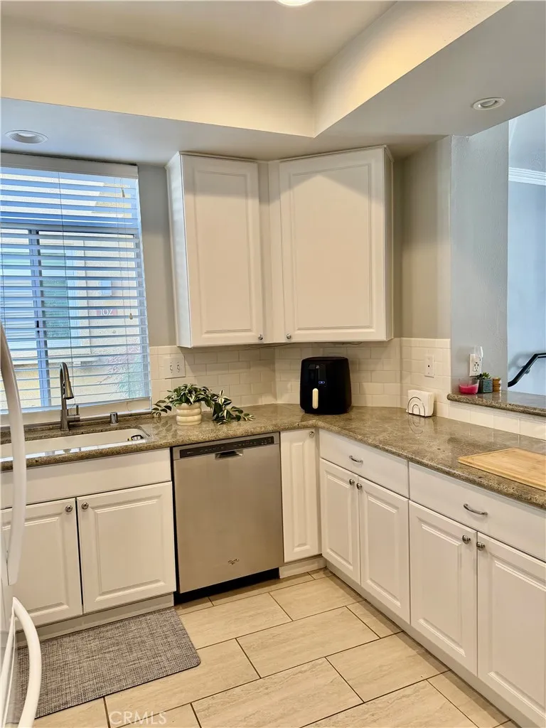 3100 Castelar Court 103, Corona, California 92882 home-pic-6
