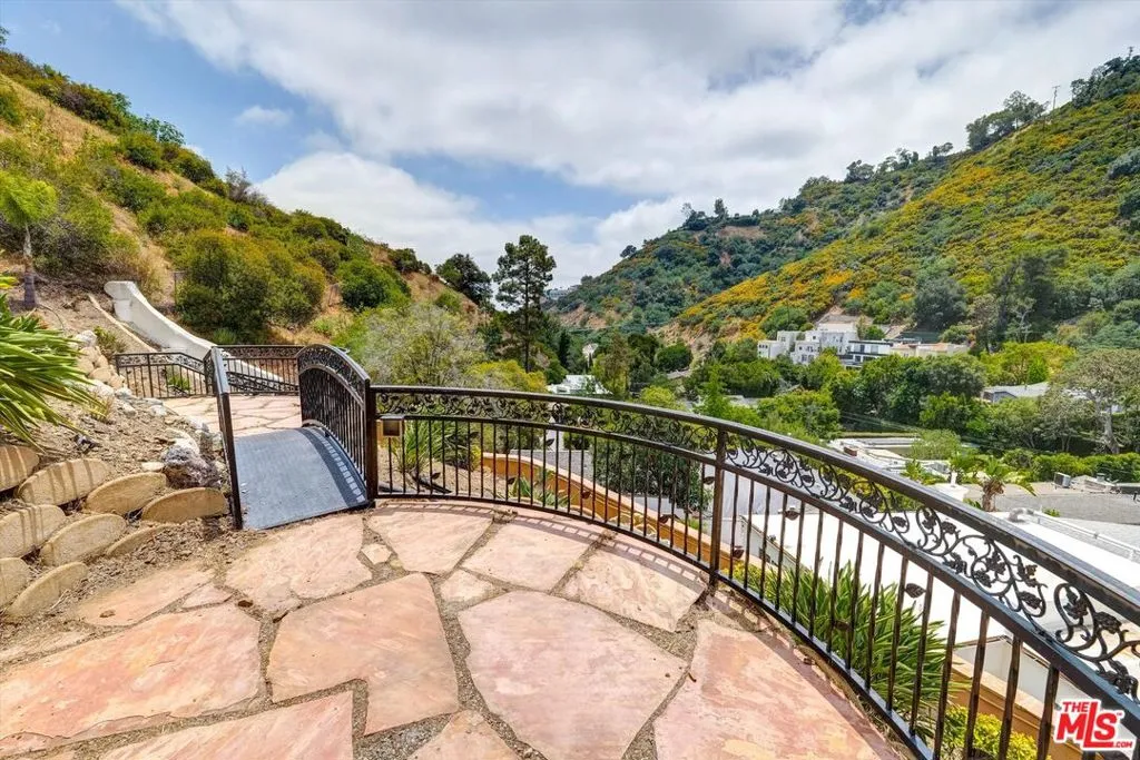 1754 Franklin Canyon Drive, Beverly Hills, California 90210 home-pic-68