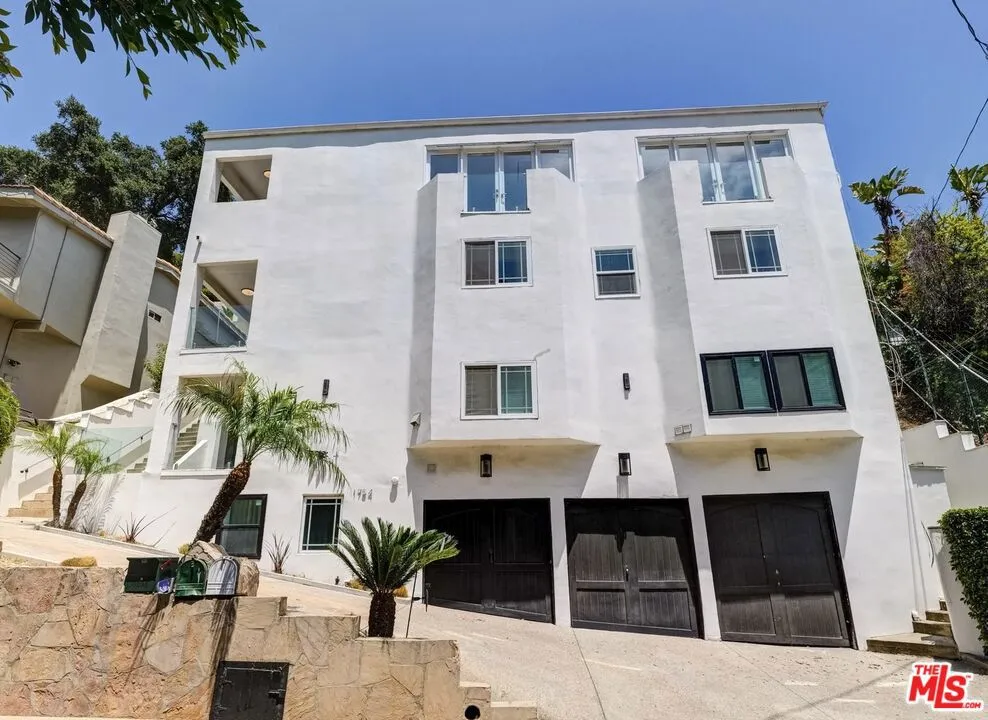 1754 Franklin Canyon Drive, Beverly Hills, California 90210 home-pic-0