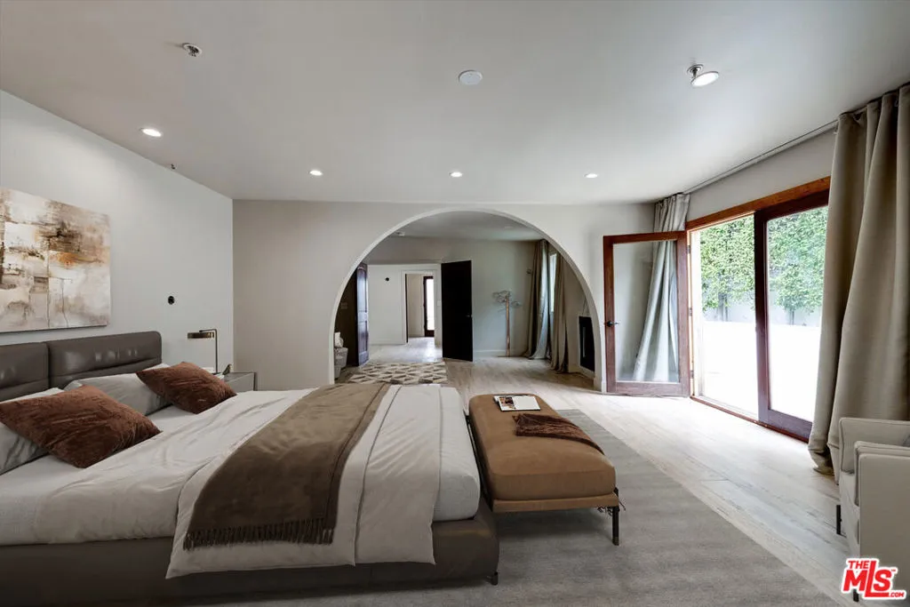 1754 Franklin Canyon Drive, Beverly Hills, California 90210 home-pic-40