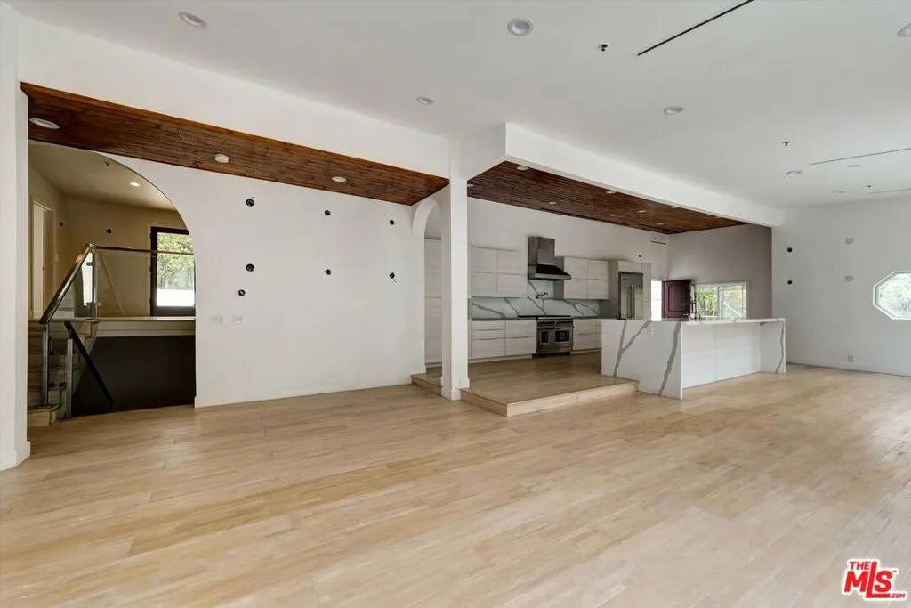 1754 Franklin Canyon Drive, Beverly Hills, California 90210 home-pic-25
