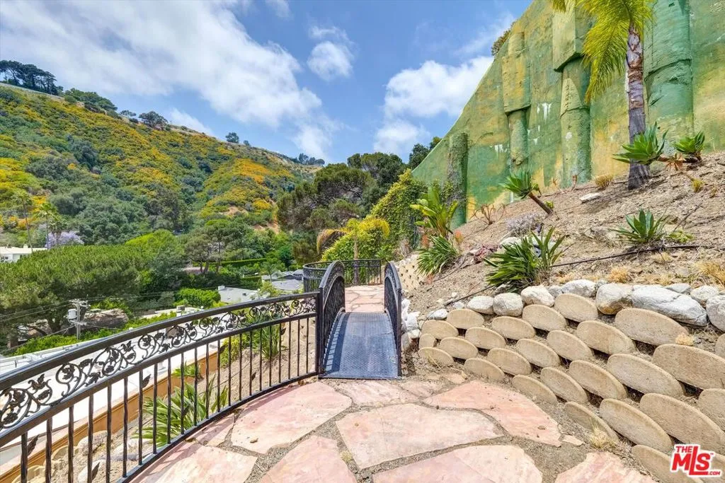 1754 Franklin Canyon Drive, Beverly Hills, California 90210 home-pic-67