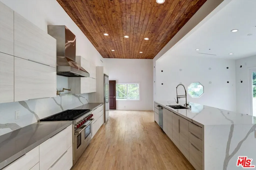 1754 Franklin Canyon Drive, Beverly Hills, California 90210 home-pic-33