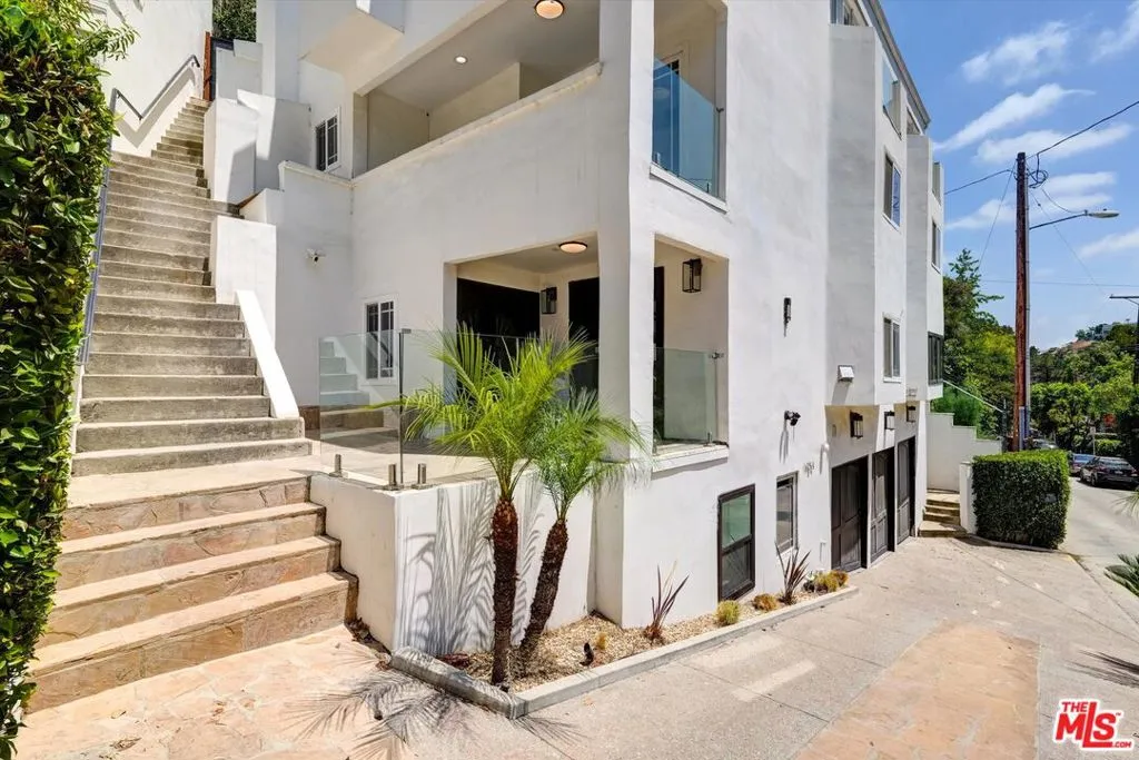 1754 Franklin Canyon Drive, Beverly Hills, California 90210 home-pic-2