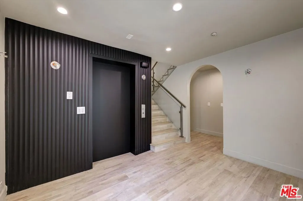1754 Franklin Canyon Drive, Beverly Hills, California 90210 home-pic-4