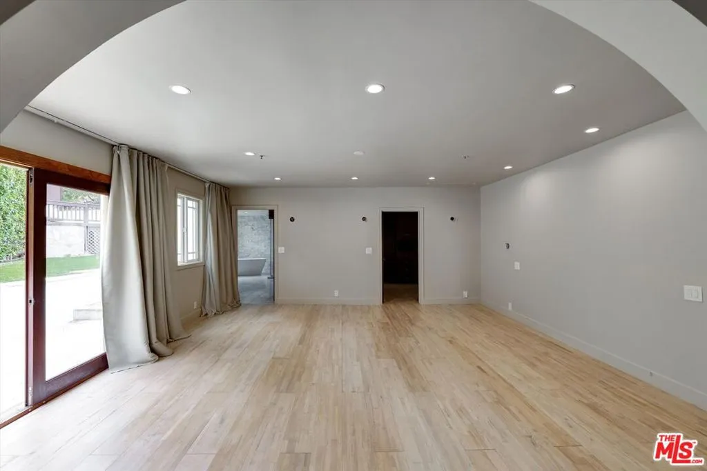 1754 Franklin Canyon Drive, Beverly Hills, California 90210 home-pic-39