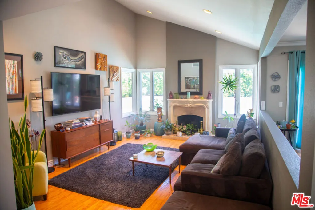 12818 Neon Way, Granada Hills, California 91344 home-pic-11