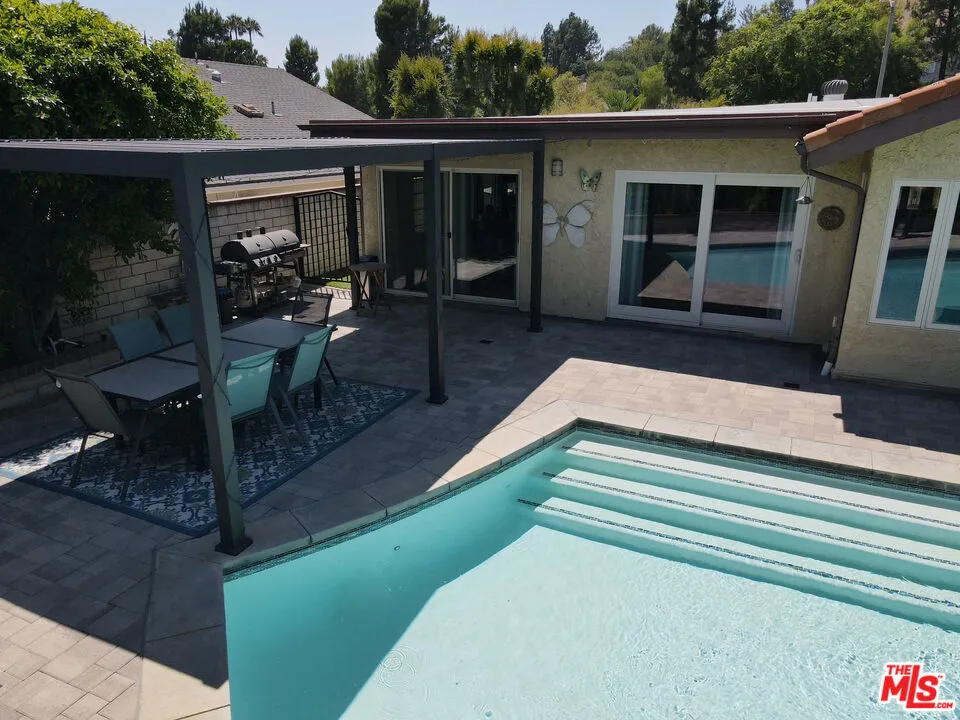 12818 Neon Way, Granada Hills, California 91344 home-pic-39