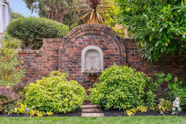 1232 Bay Street, Alameda, California 94501