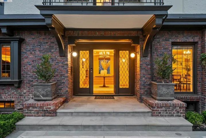 1232 Bay Street, Alameda, California 94501