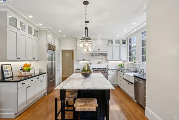 1232 Bay Street, Alameda, California 94501