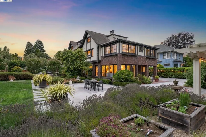 1232 Bay Street, Alameda, California 94501