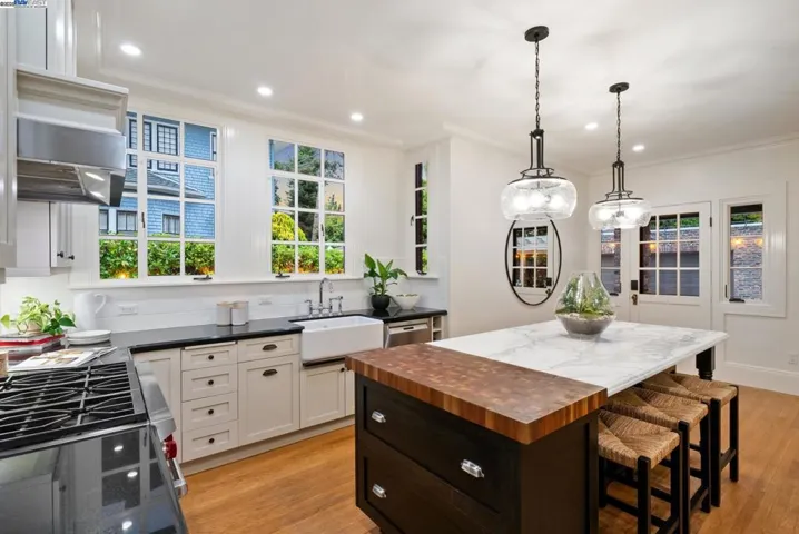 1232 Bay Street, Alameda, California 94501