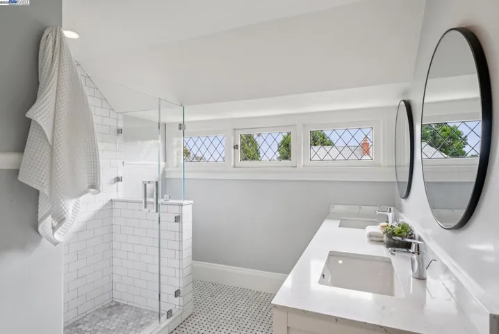 Bathroom Top Floor