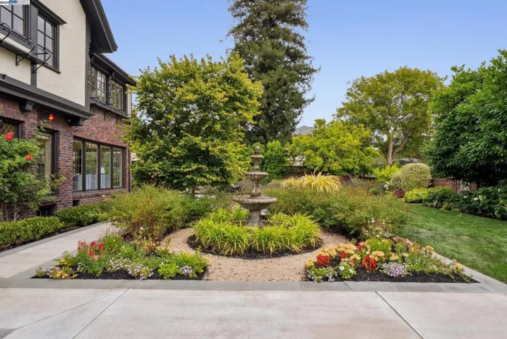1232 Bay Street, Alameda, California 94501