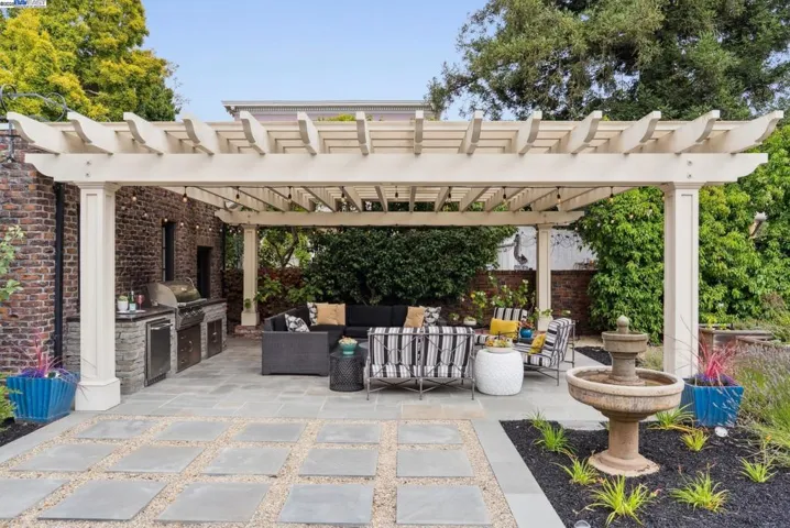 1232 Bay Street, Alameda, California 94501