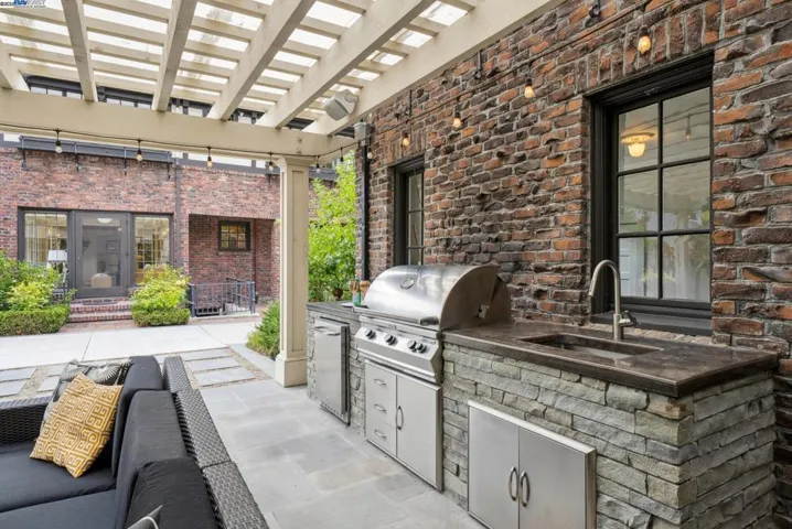 Outdoor Kitchen