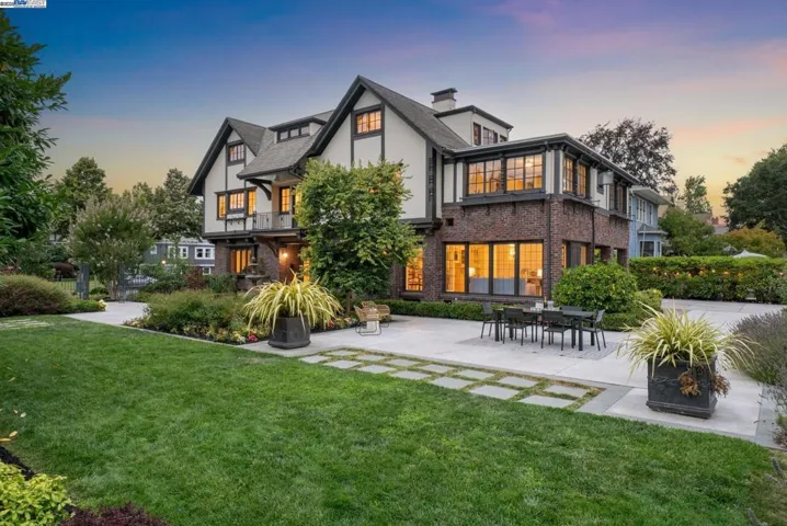 1232 Bay Street, Alameda, California 94501