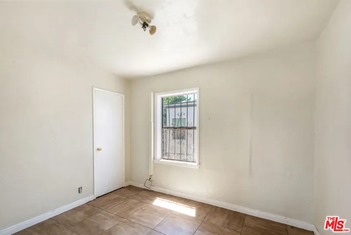 521 S Bullis Road, Compton, California 90221