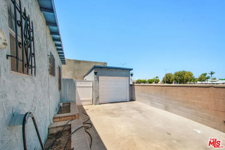 521 S Bullis Road, Compton, California 90221