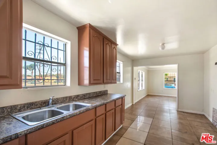 521 S Bullis Road, Compton, California 90221