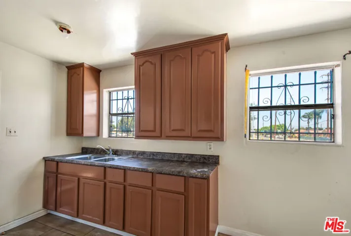 521 S Bullis Road, Compton, California 90221