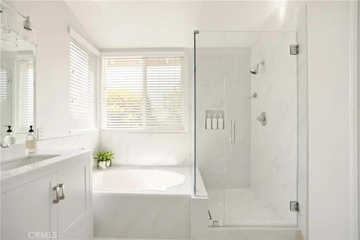 This recently renovated bathroom looks like it came out of a Better Homes & Garden magazine.