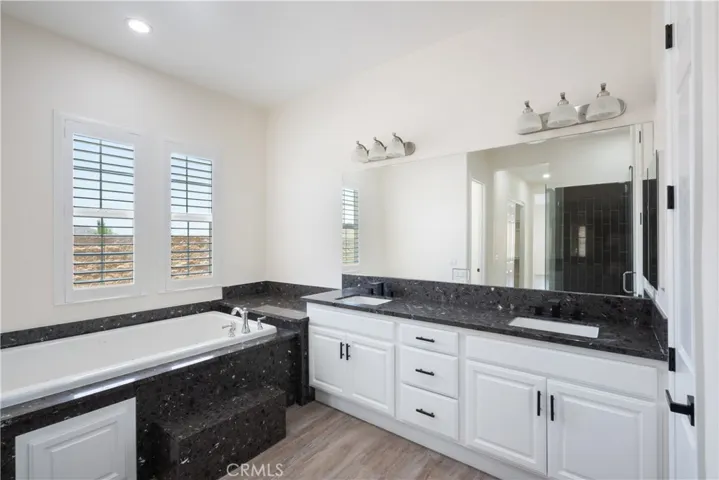 Main House - Primary Bathroom with Soaking Tub