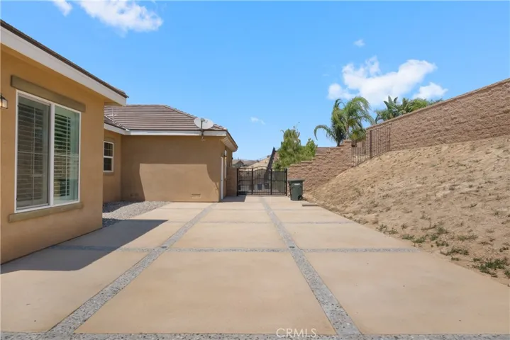 Side Yard and RV Parking