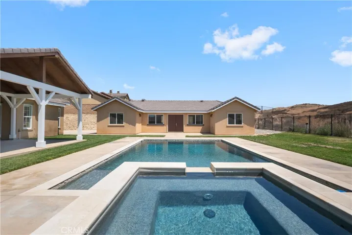 1,250 sq ft detached Casita with 2 Bedrooms and 2 Bathroom and Pool and Spa