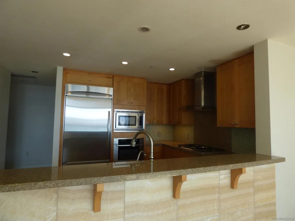 700 W E St 2201, San Diego, California 92101 home-pic-14