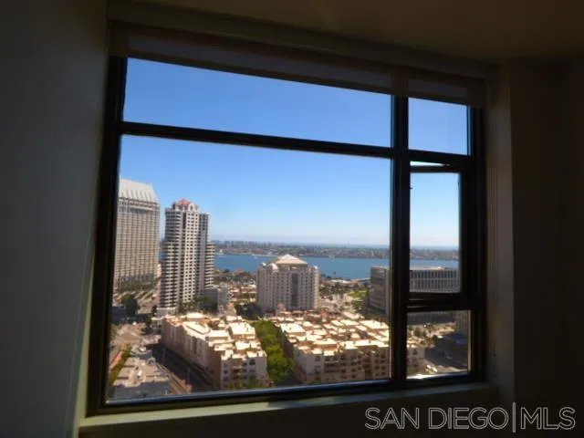 700 W E St 2201, San Diego, California 92101 home-pic-20