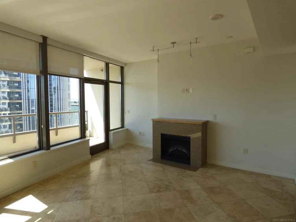 700 W E St 2201, San Diego, California 92101 home-pic-6