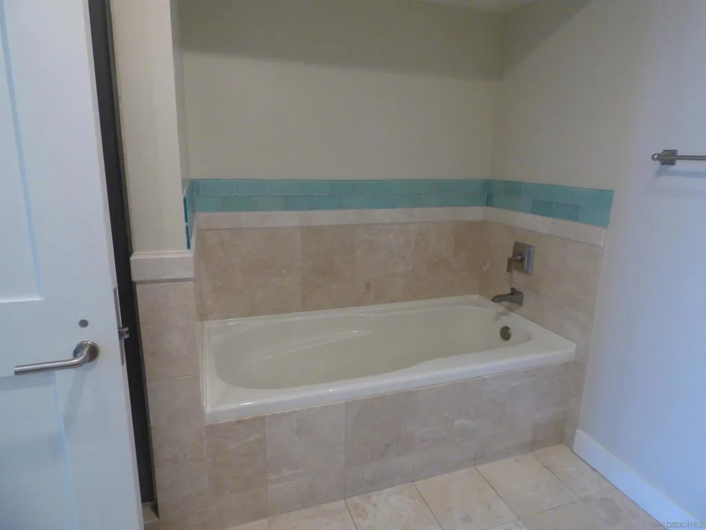 700 W E St 2201, San Diego, California 92101 home-pic-13