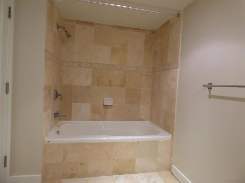 700 W E St 2201, San Diego, California 92101 home-pic-21