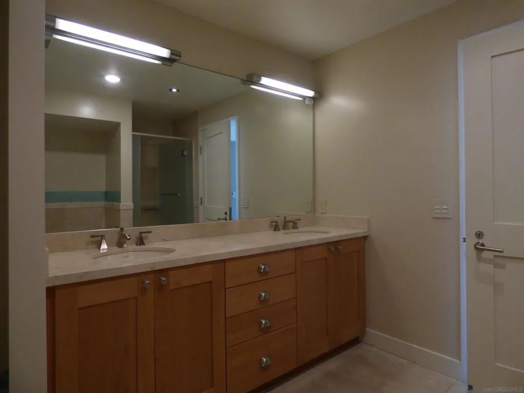700 W E St 2201, San Diego, California 92101 home-pic-12