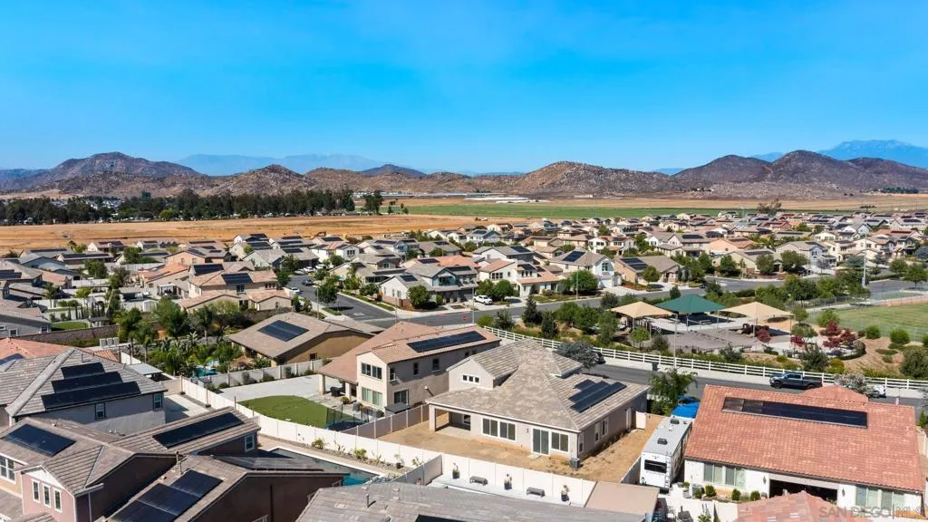 31129 Quarter Horse Way, Menifee, California 92584 home-pic-3