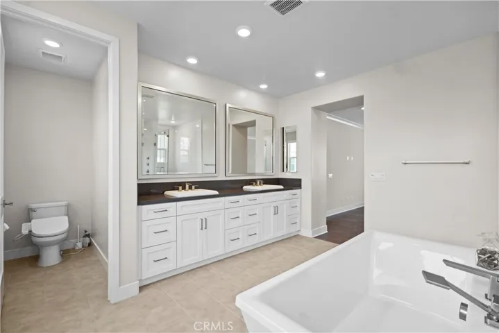 68 Chasma, Irvine, California 92618