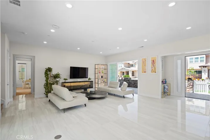 68 Chasma, Irvine, California 92618