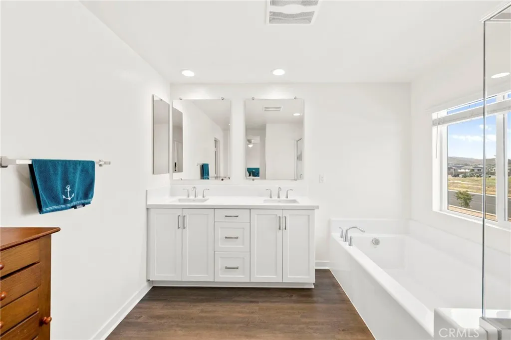 29550 Woodcreek Trail, Winchester, California 92596 home-pic-30