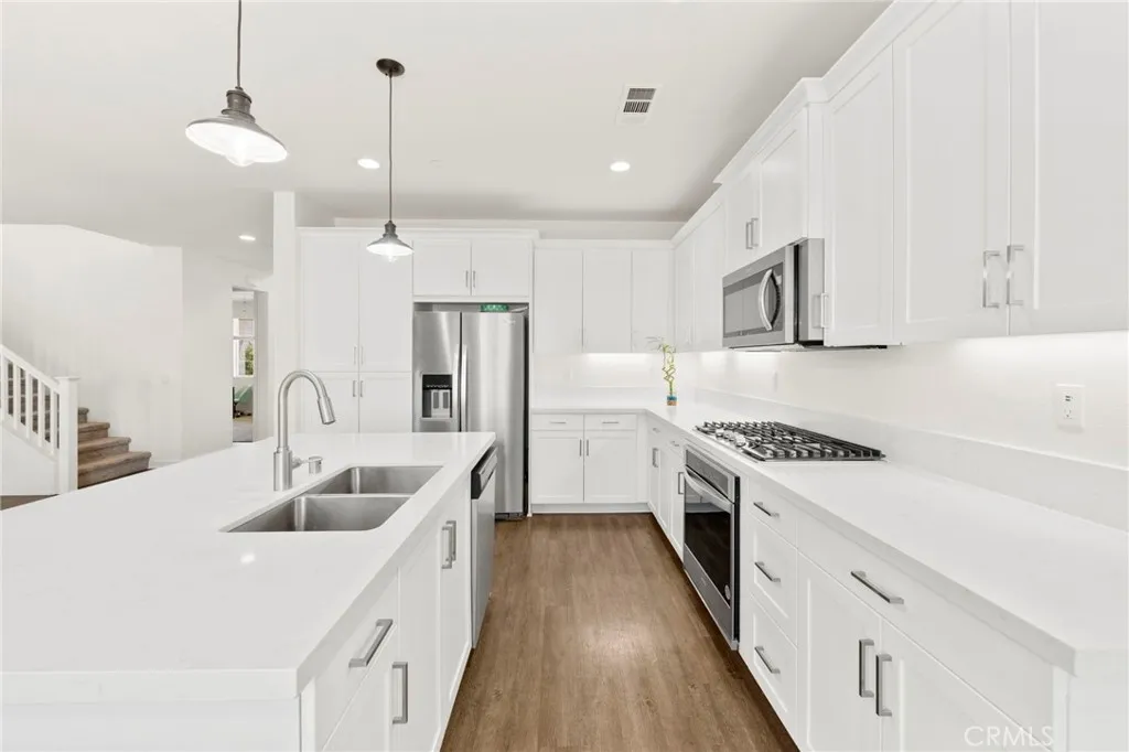 29550 Woodcreek Trail, Winchester, California 92596 home-pic-16