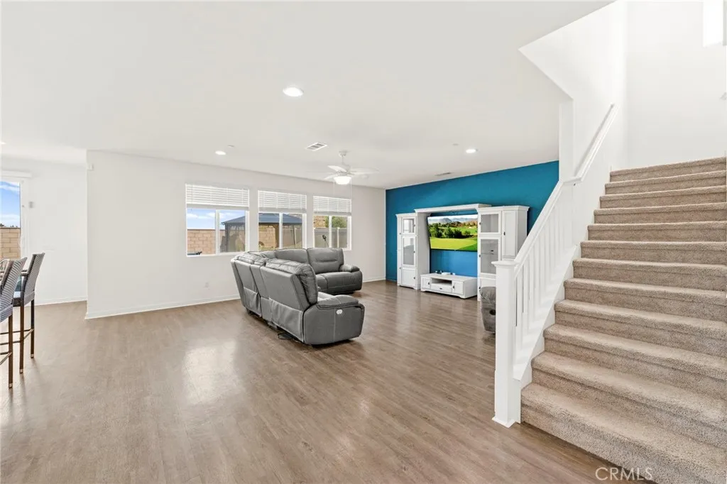 29550 Woodcreek Trail, Winchester, California 92596 home-pic-11